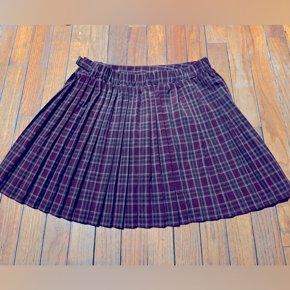 Plaid pleated skirt size medium but runs small brand name: wild fable